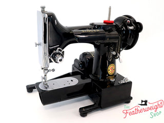Load image into Gallery viewer, Singer Featherweight 222K Sewing Machine, RED &quot;S&quot; ES165***
