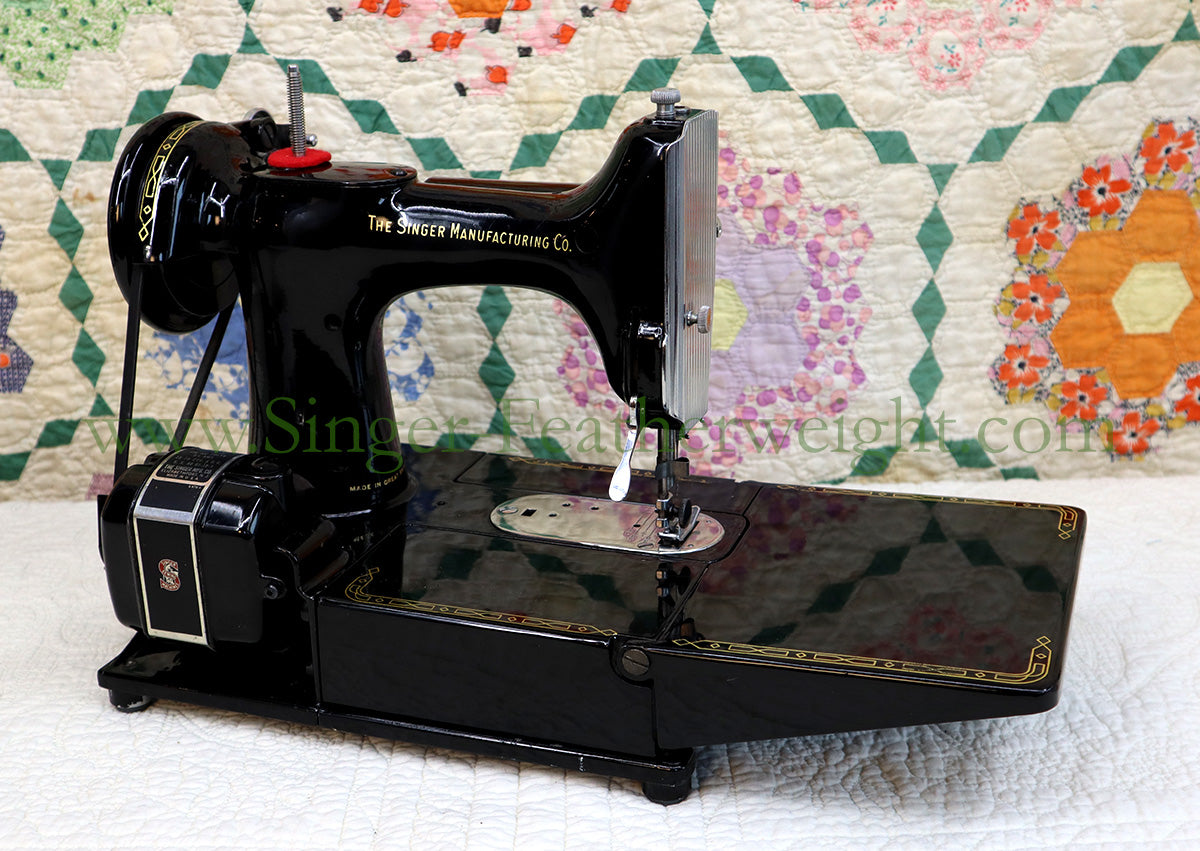 Singer Featherweight 222K Sewing Machine EK636***