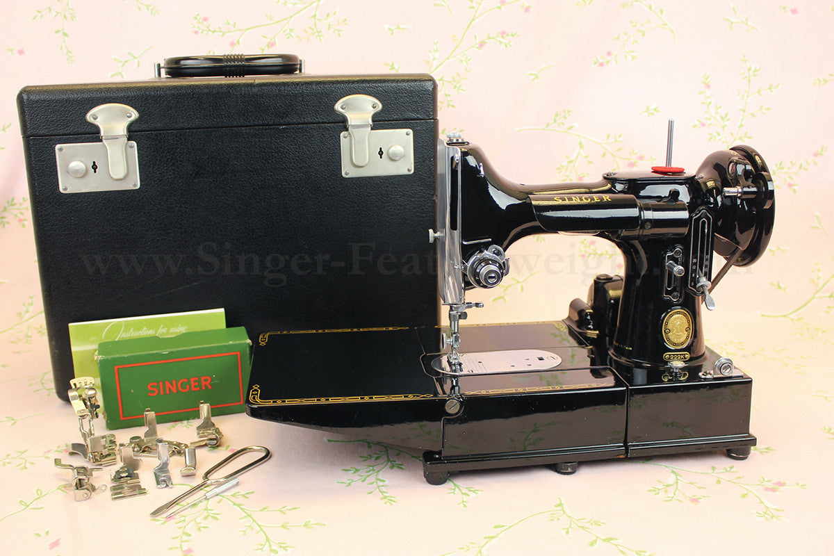 Singer Featherweight 222K Sewing Machine EM602***