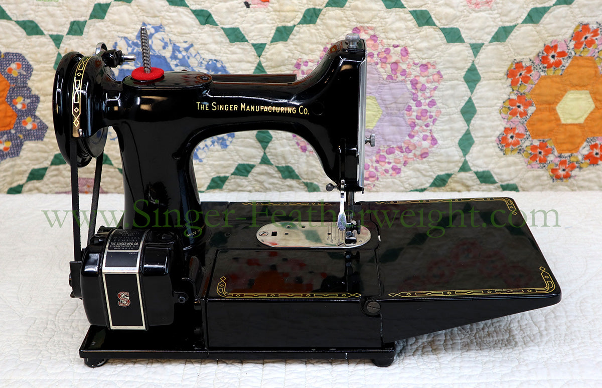 Singer Featherweight 222K Sewing Machine EK636***