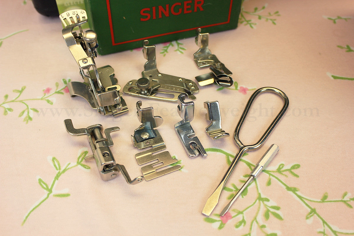 Singer Featherweight 222K Sewing Machine EM602***