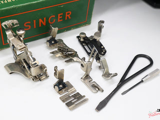 Load image into Gallery viewer, Singer Featherweight 221 1955 - AL948***
