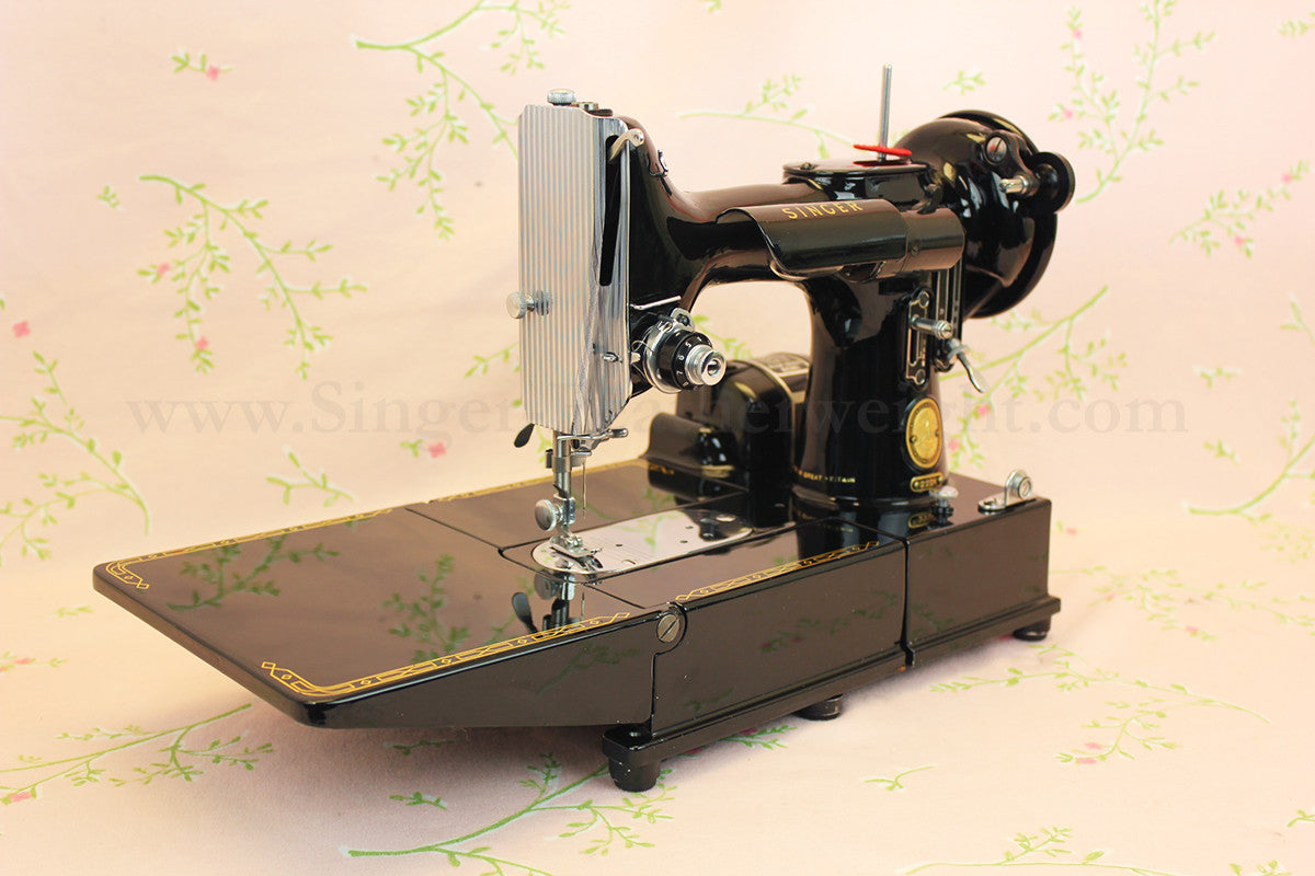 Singer Featherweight 222K Sewing Machine EM602***