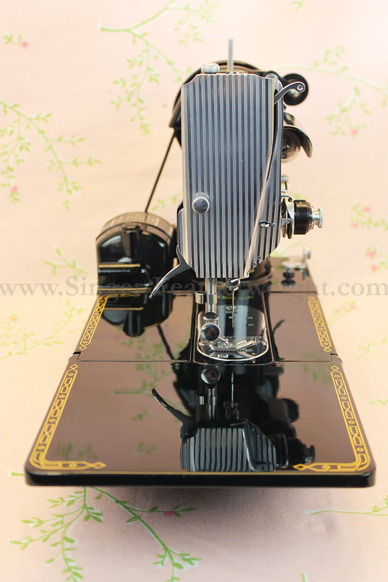 Singer Featherweight 222K Sewing Machine EM602***