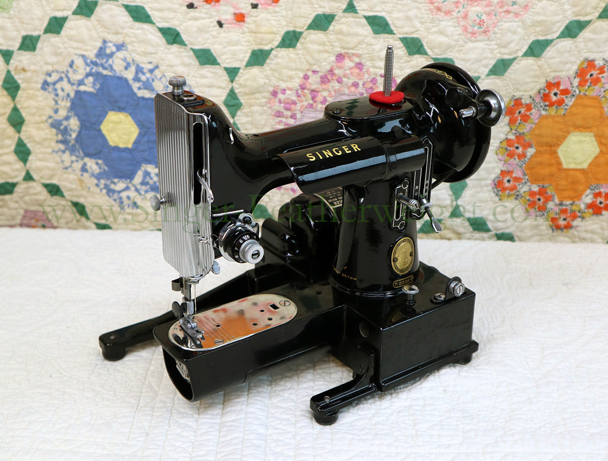 Singer Featherweight 222K Sewing Machine EK636***