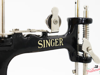 Load image into Gallery viewer, Singer Sewhandy Model 20 - Black - Complete French Set - RARE