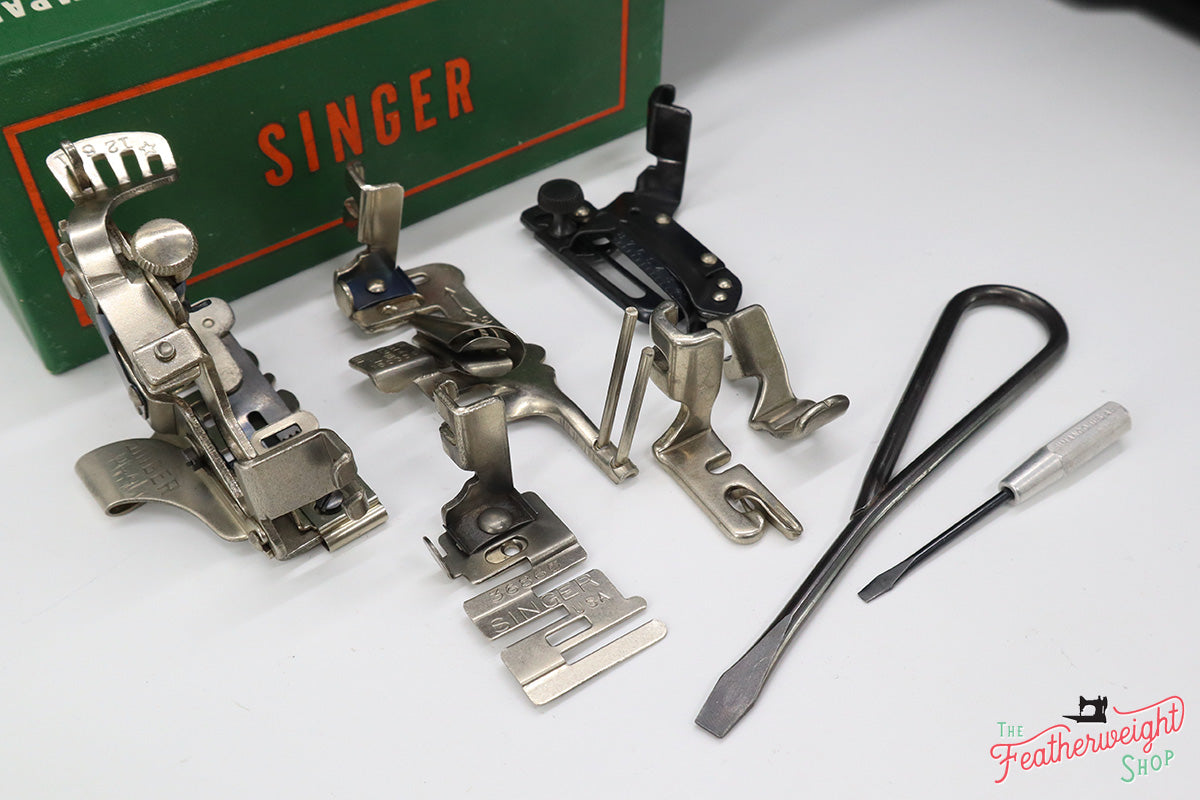 Singer Featherweight 221 Sewing Machine, AK7915**