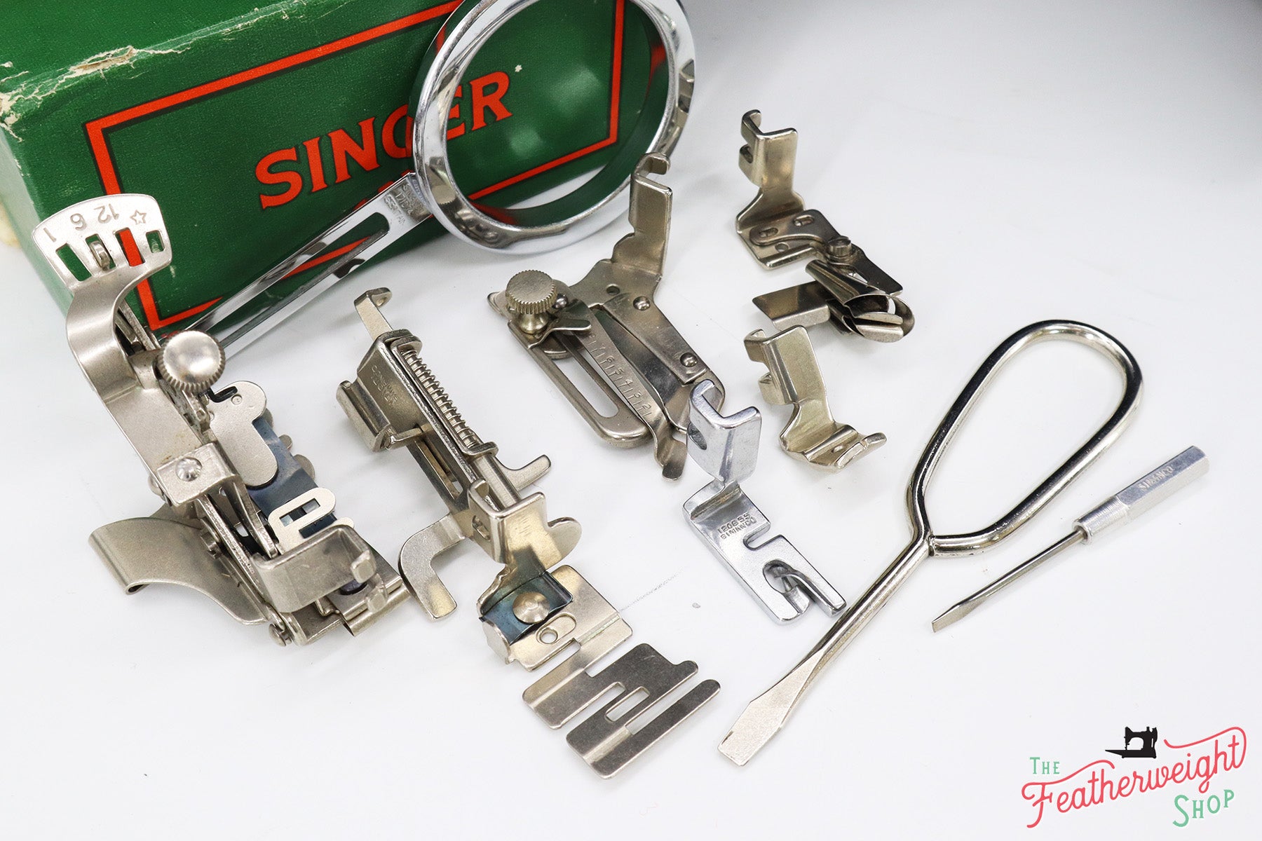 Singer Featherweight 222K Sewing Machine EL6856**