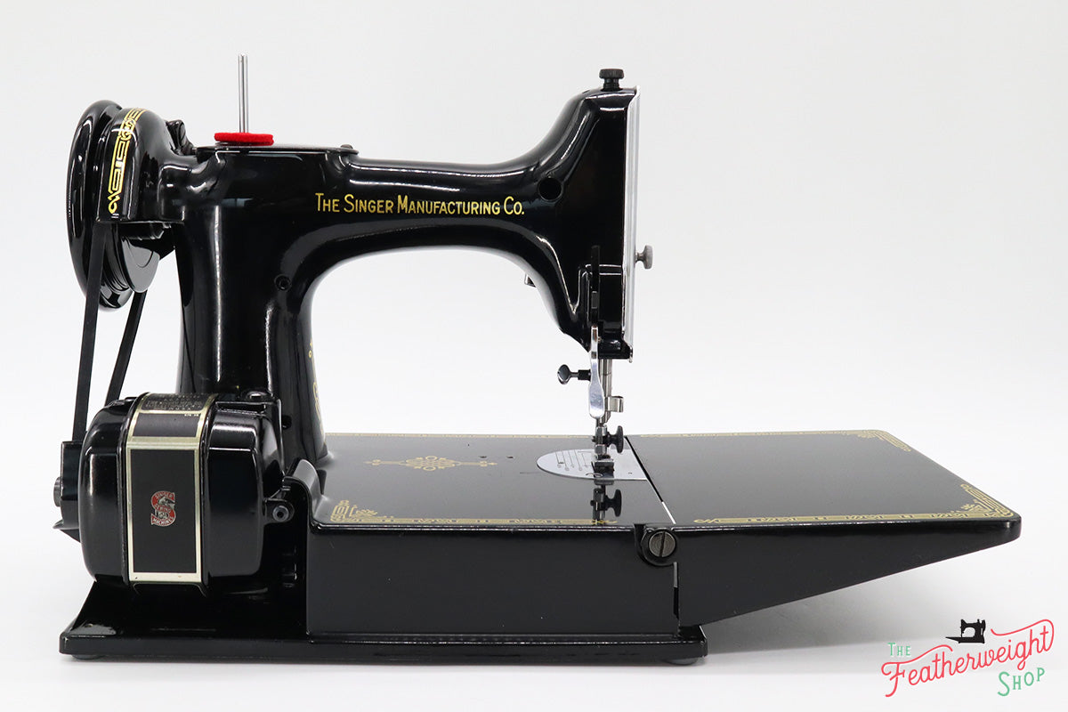 Singer Featherweight 221 Sewing Machine, AK7915**