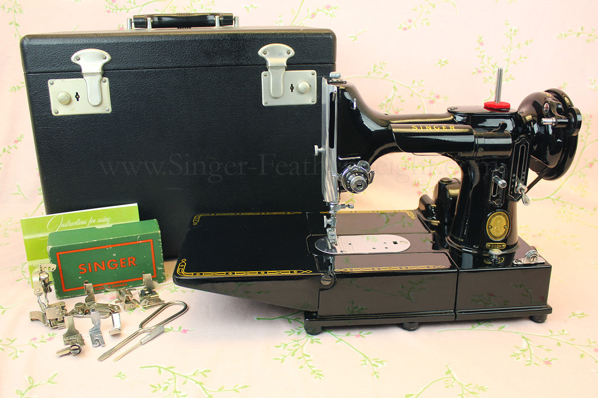 Singer Featherweight 222K Sewing Machine EM6047**