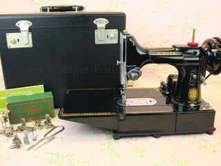 Load image into Gallery viewer, Singer Featherweight 222K Sewing Machine EM6047**