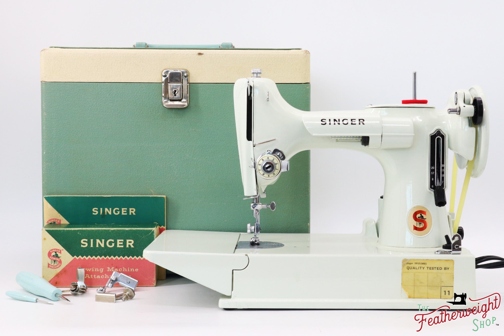 Singer Featherweight 221 Sewing Machine, WHITE - EV98939*