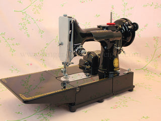 Load image into Gallery viewer, Singer Featherweight 222K Sewing Machine EM6047**