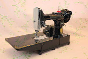 Singer Featherweight 222K Sewing Machine EM6047**