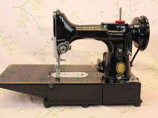 Load image into Gallery viewer, Singer Featherweight 222K Sewing Machine EM6047**