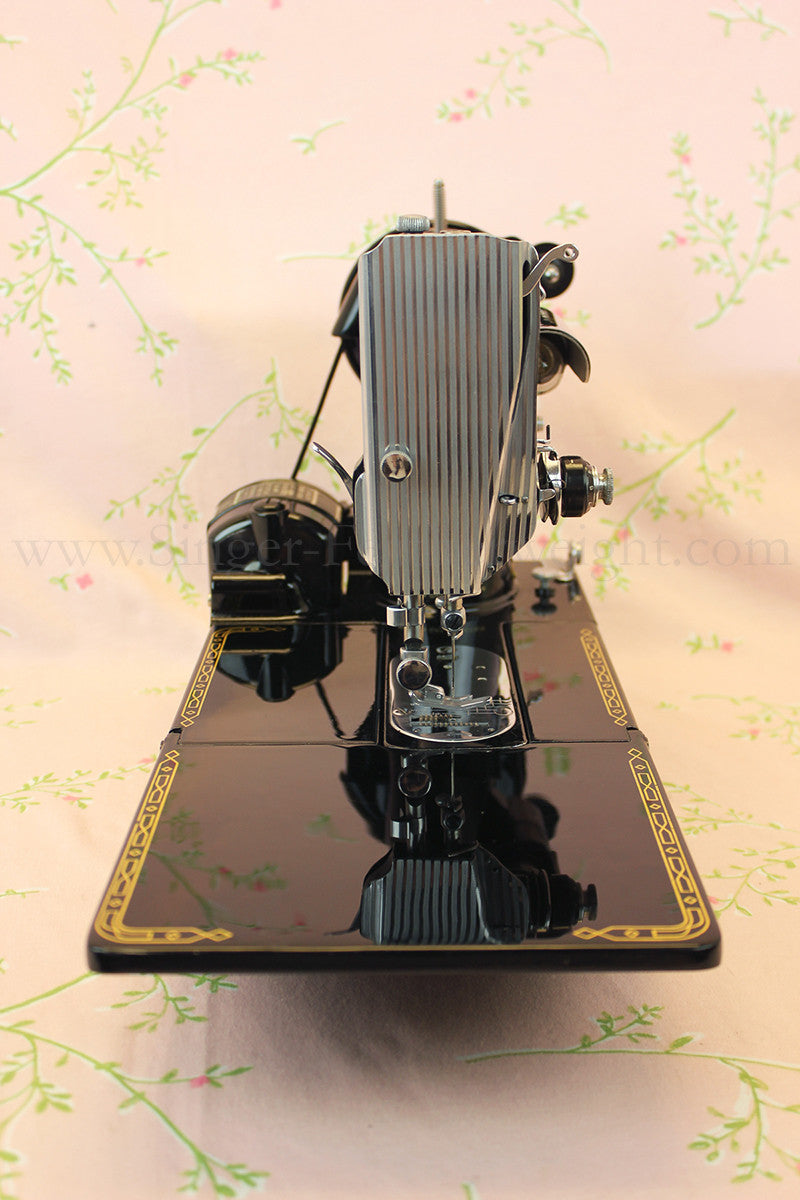 Singer Featherweight 222K Sewing Machine EM6047**