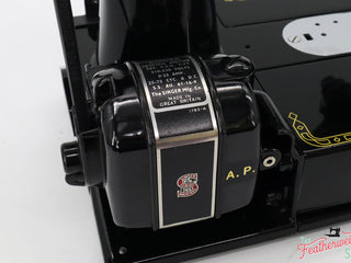 Load image into Gallery viewer, Singer Featherweight 222K Sewing Machine EL6856**