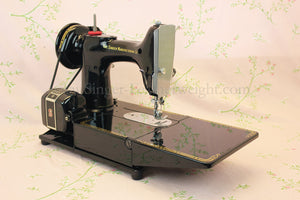 Singer Featherweight 222K Sewing Machine EM6047**