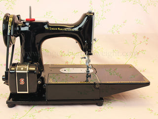 Load image into Gallery viewer, Singer Featherweight 222K Sewing Machine EM6047**