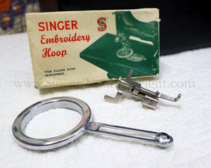 Singer Featherweight 222K Sewing Machine EM9611**