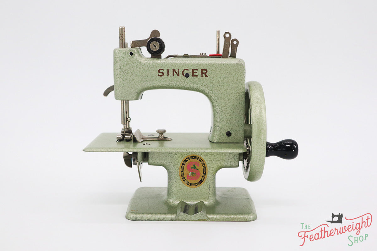 Singer Sewhandy Model 20 - Hammered Green - RARE