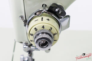 Singer Featherweight 221 Sewing Machine, WHITE - EV98939*