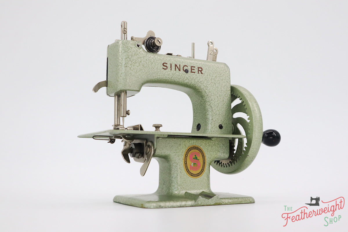 Singer Sewhandy Model 20 - Hammered Green - RARE