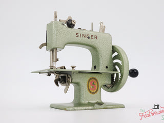 Load image into Gallery viewer, Singer Sewhandy Model 20 - Hammered Green - RARE