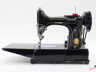 Load image into Gallery viewer, Singer Featherweight 222K Sewing Machine EM60467*