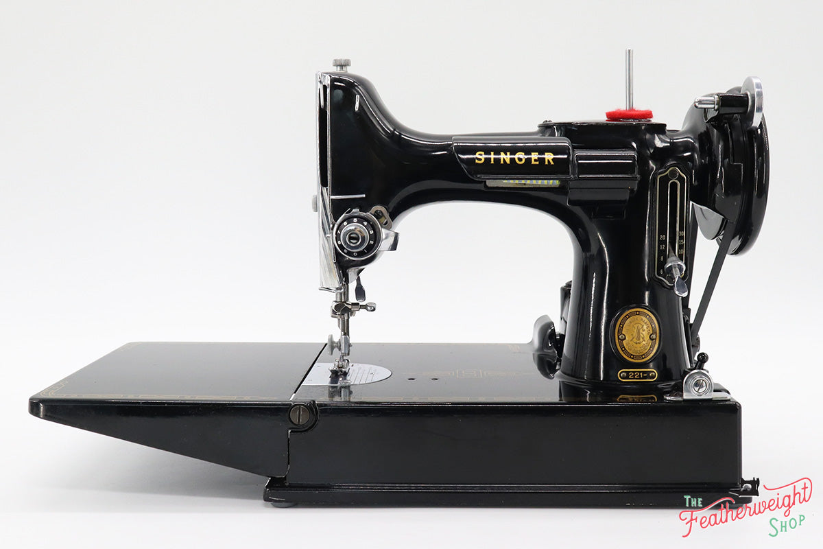 Singer Featherweight 221 Sewing Machine, AM177***