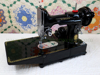Load image into Gallery viewer, Singer Featherweight 222K Sewing Machine EM9611**