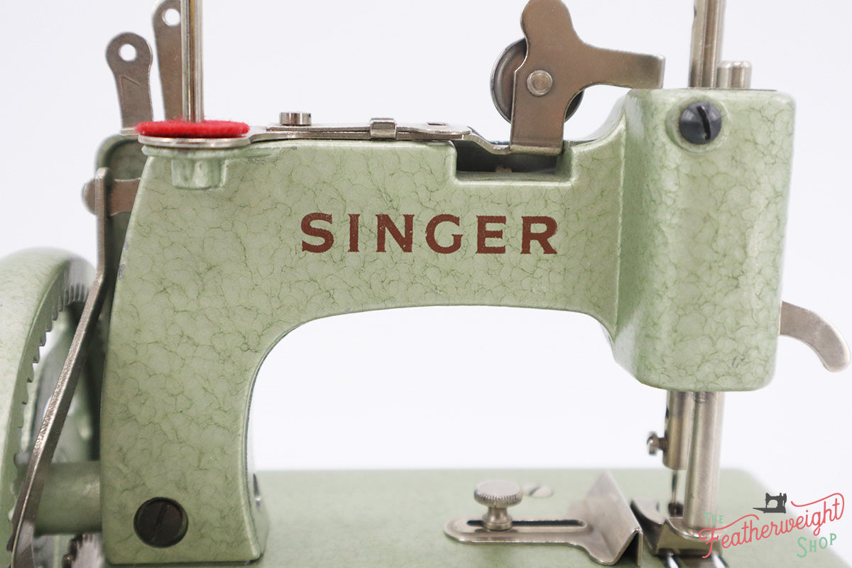 Singer Sewhandy Model 20 - Hammered Green - RARE