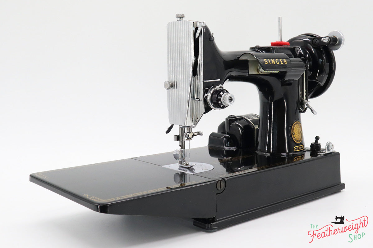 Singer Featherweight 221 Sewing Machine, AM177***