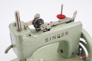 Singer Sewhandy Model 20 - Hammered Green - RARE