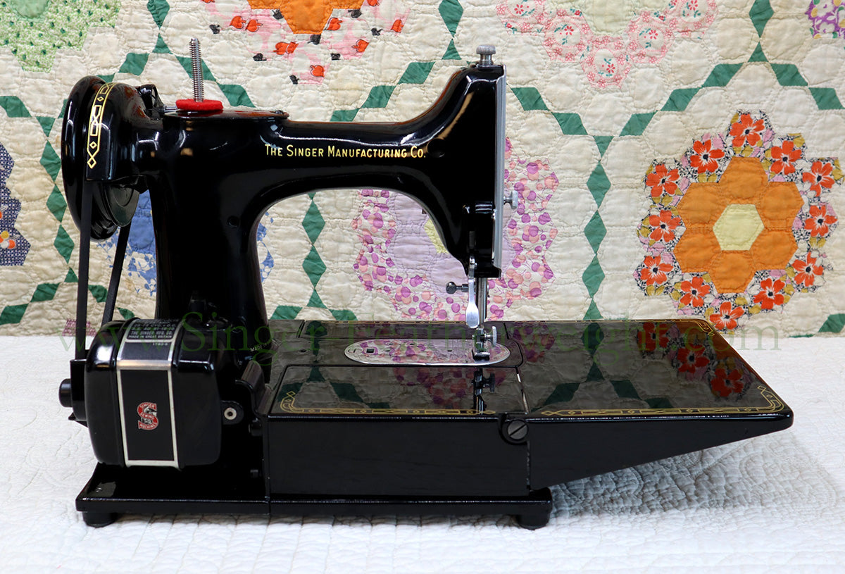 Singer Featherweight 222K Sewing Machine EM9611**