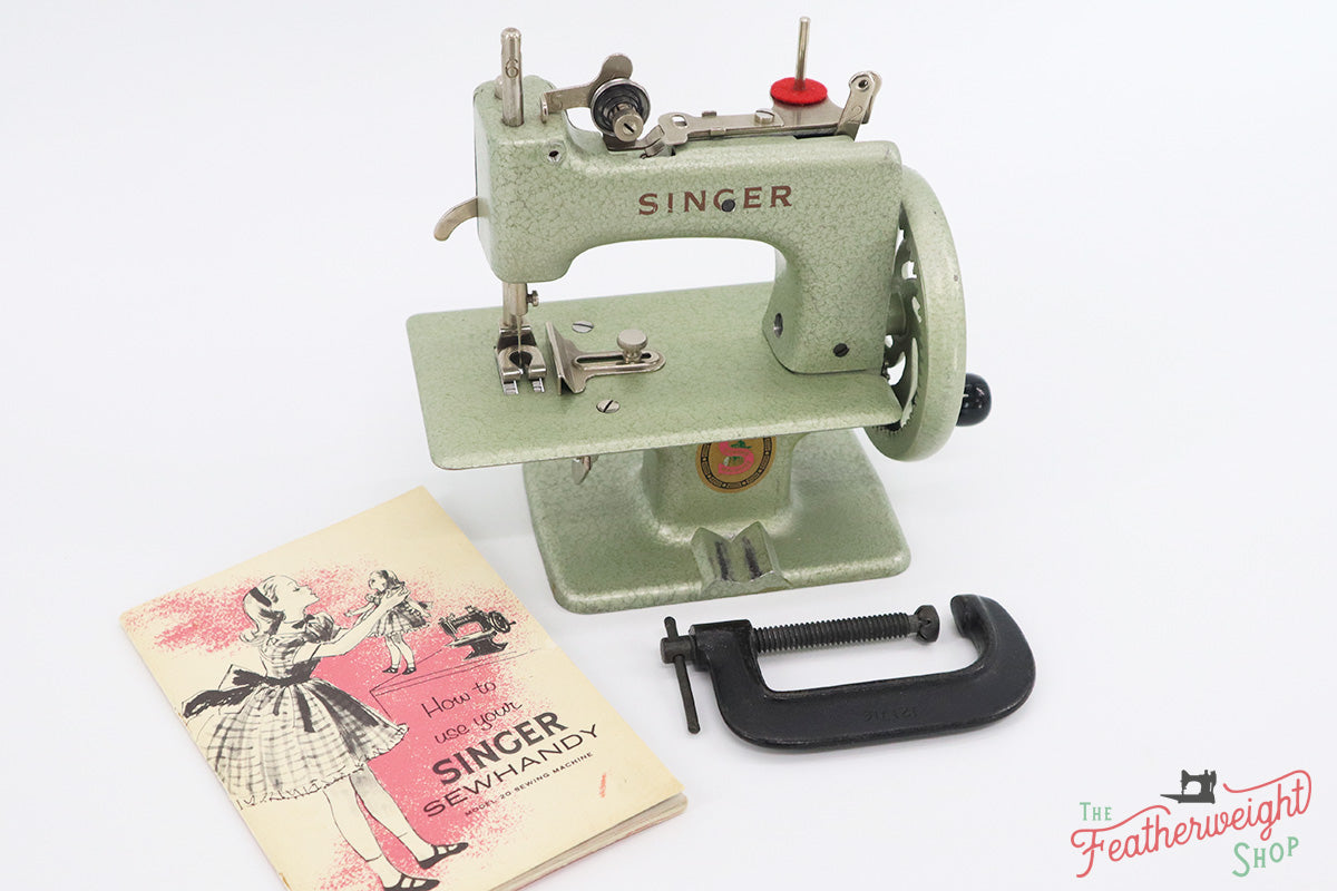 Singer Sewhandy Model 20 - Hammered Green - RARE