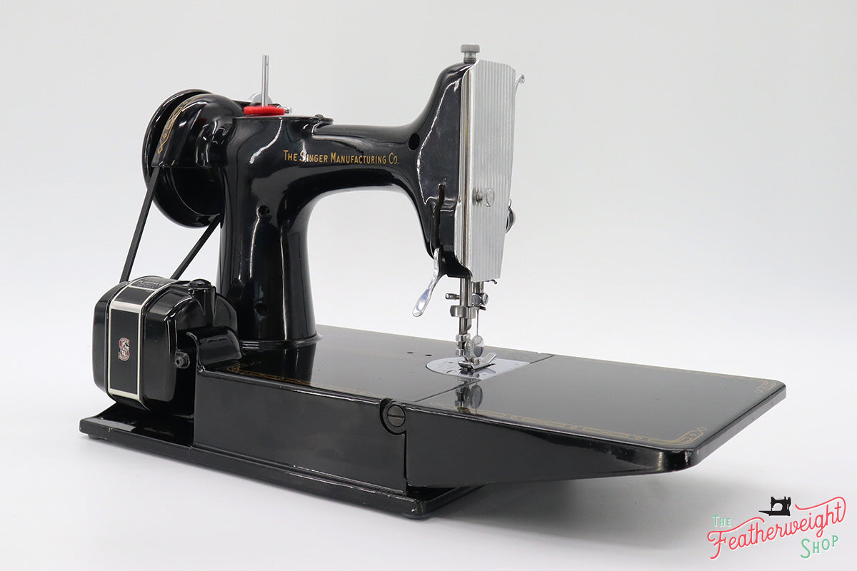 Singer Featherweight 221 Sewing Machine, AM177***