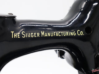Load image into Gallery viewer, Singer Featherweight 222K Sewing Machine EM60467*
