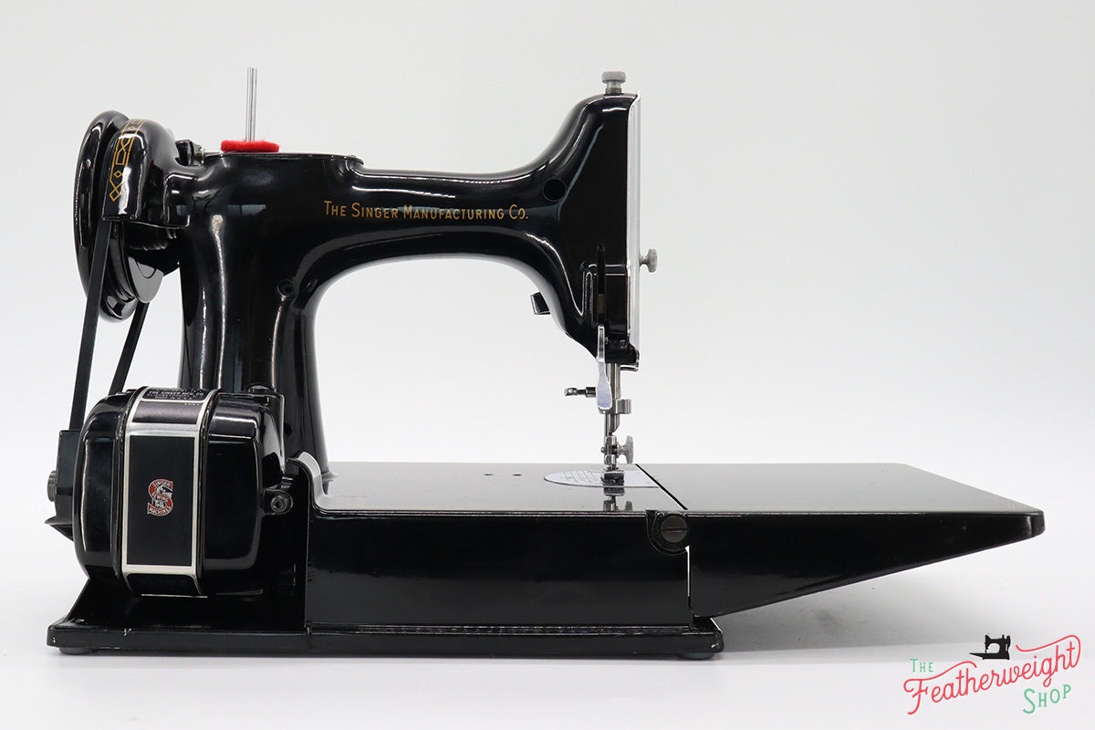 Singer Featherweight 221 Sewing Machine, AM177***