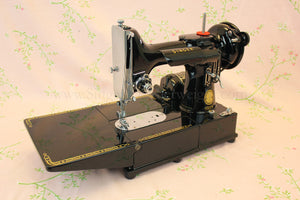 Singer Featherweight 222K Sewing Machine EM6046**