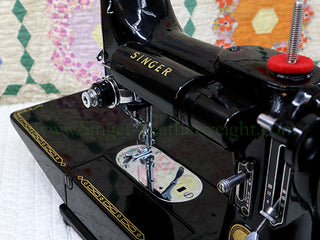 Load image into Gallery viewer, Singer Featherweight 222K Sewing Machine EM9611**