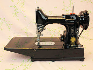 Load image into Gallery viewer, Singer Featherweight 222K Sewing Machine EM6046**