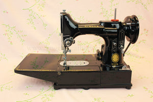 Singer Featherweight 222K Sewing Machine EM6046**