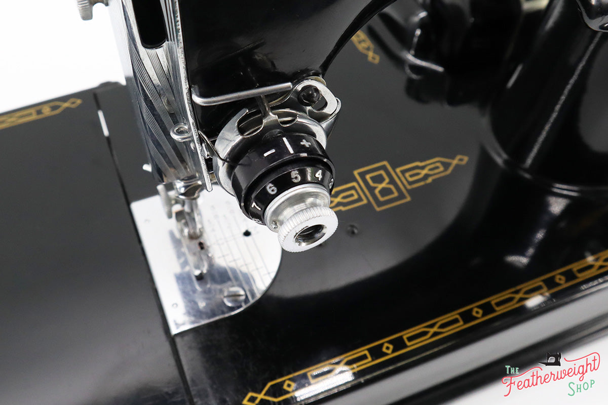 Singer Featherweight 221 Sewing Machine, AM177***