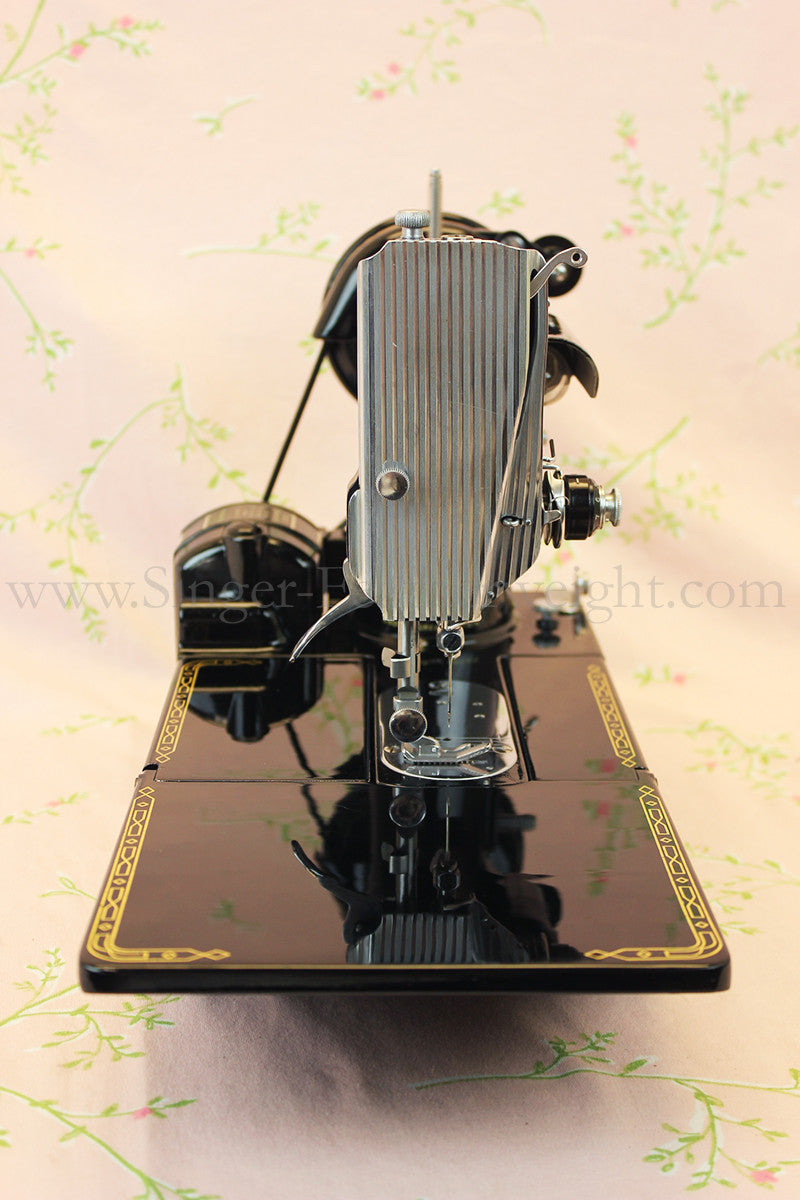 Singer Featherweight 222K Sewing Machine EM6046**