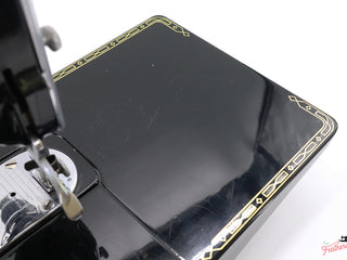 Load image into Gallery viewer, Singer Featherweight 222K Sewing Machine EM60467*