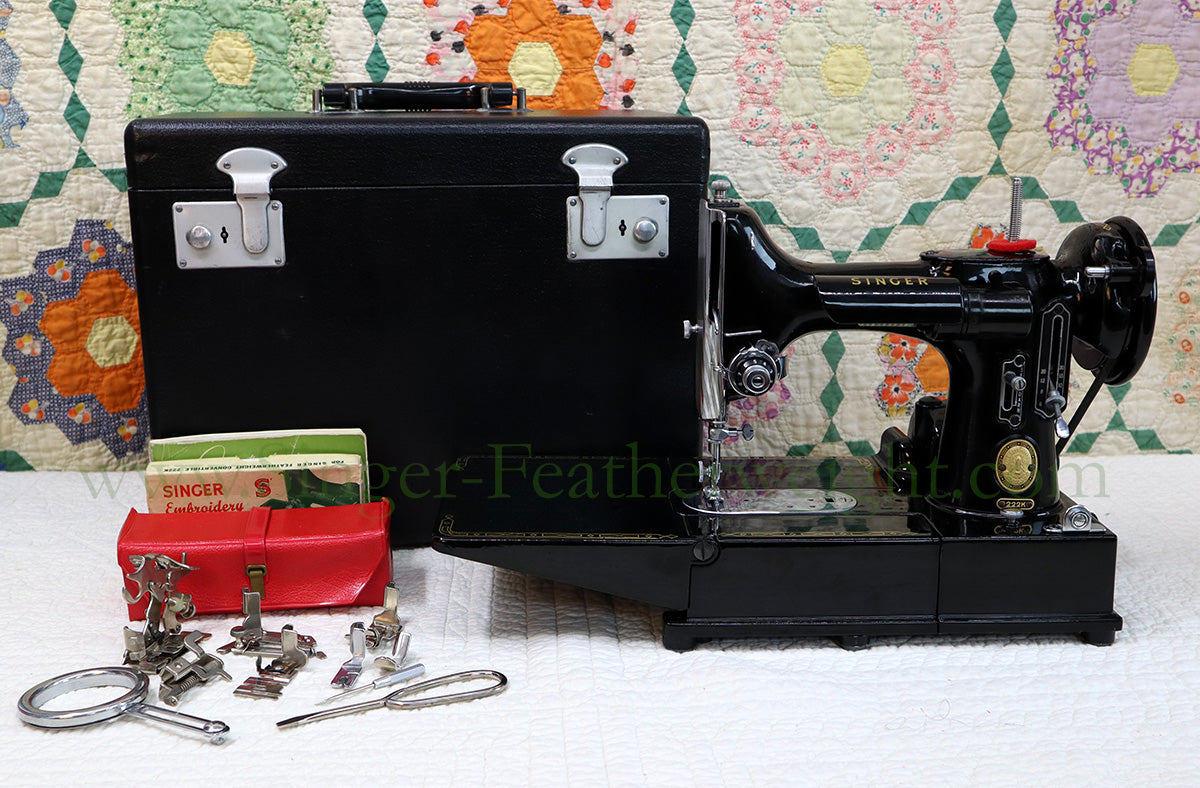 Singer Featherweight 222K Sewing Machine EM9611**