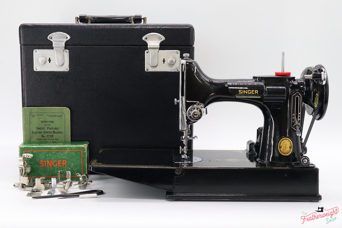 Singer Featherweight 221K Sewing Machine, EH374***