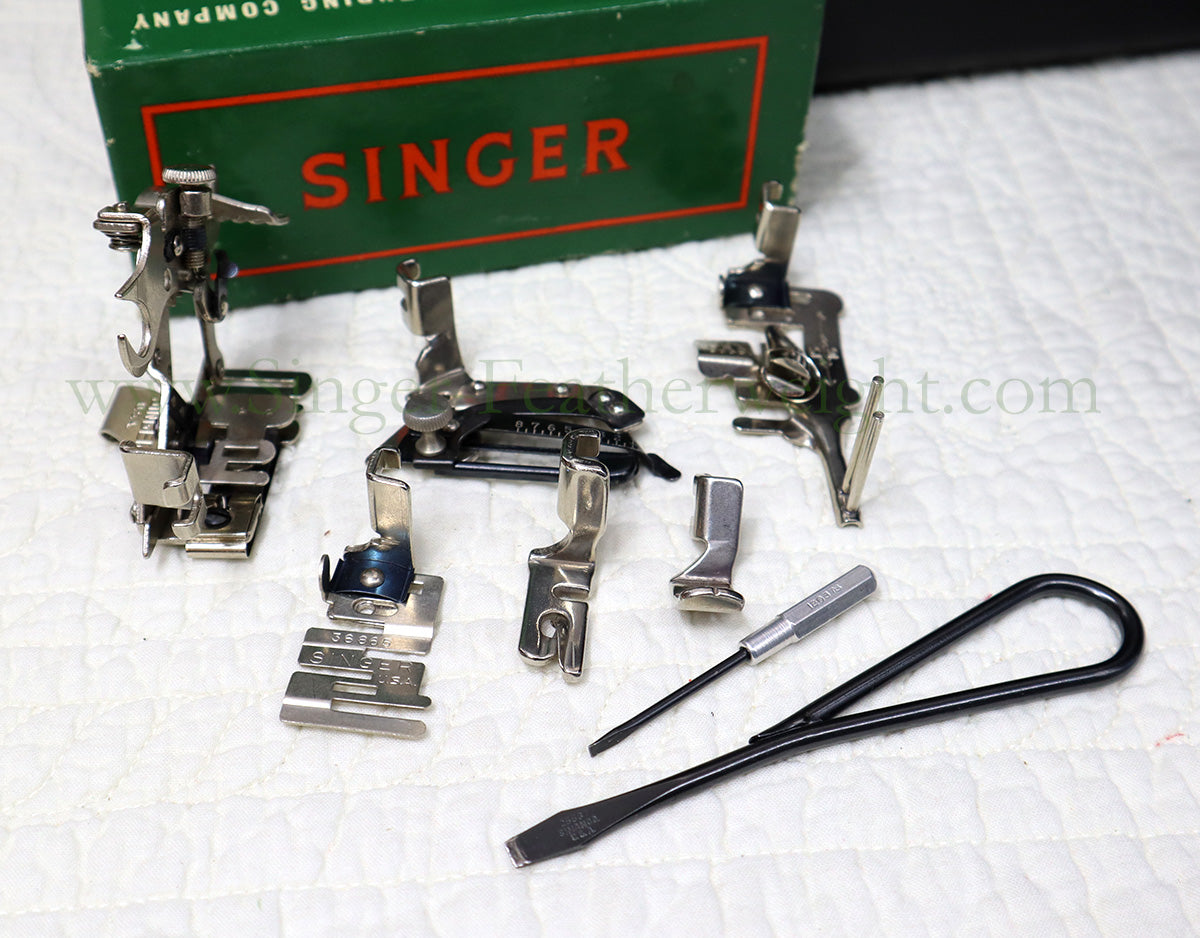 Singer Featherweight 221 Sewing Machine, AL169***