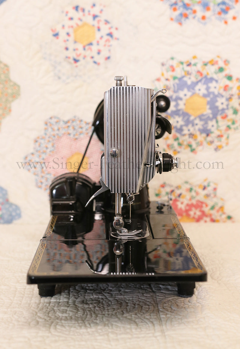 Singer Featherweight 222K Sewing Machine EM6028***